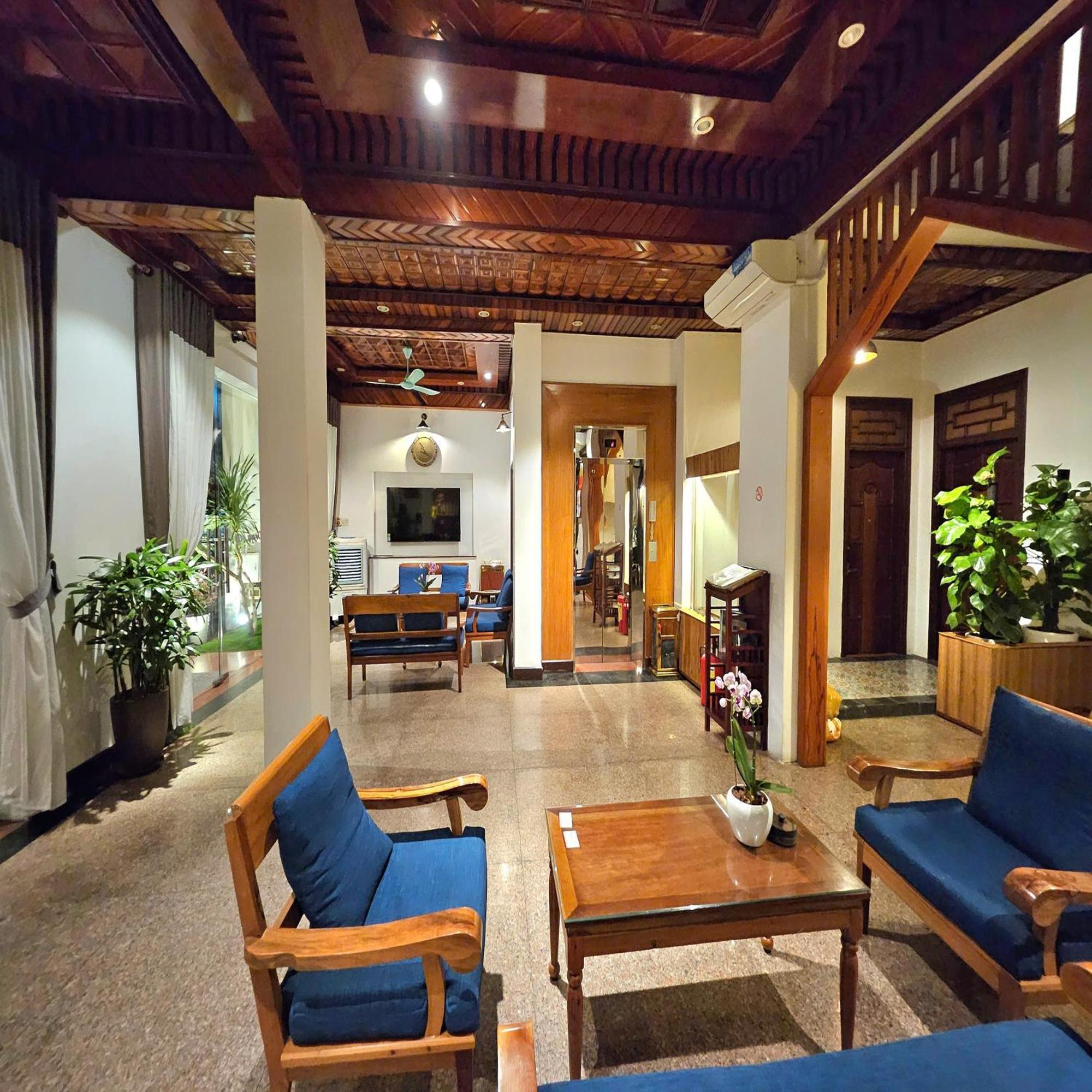 Victory Hotel Hue Exterior photo