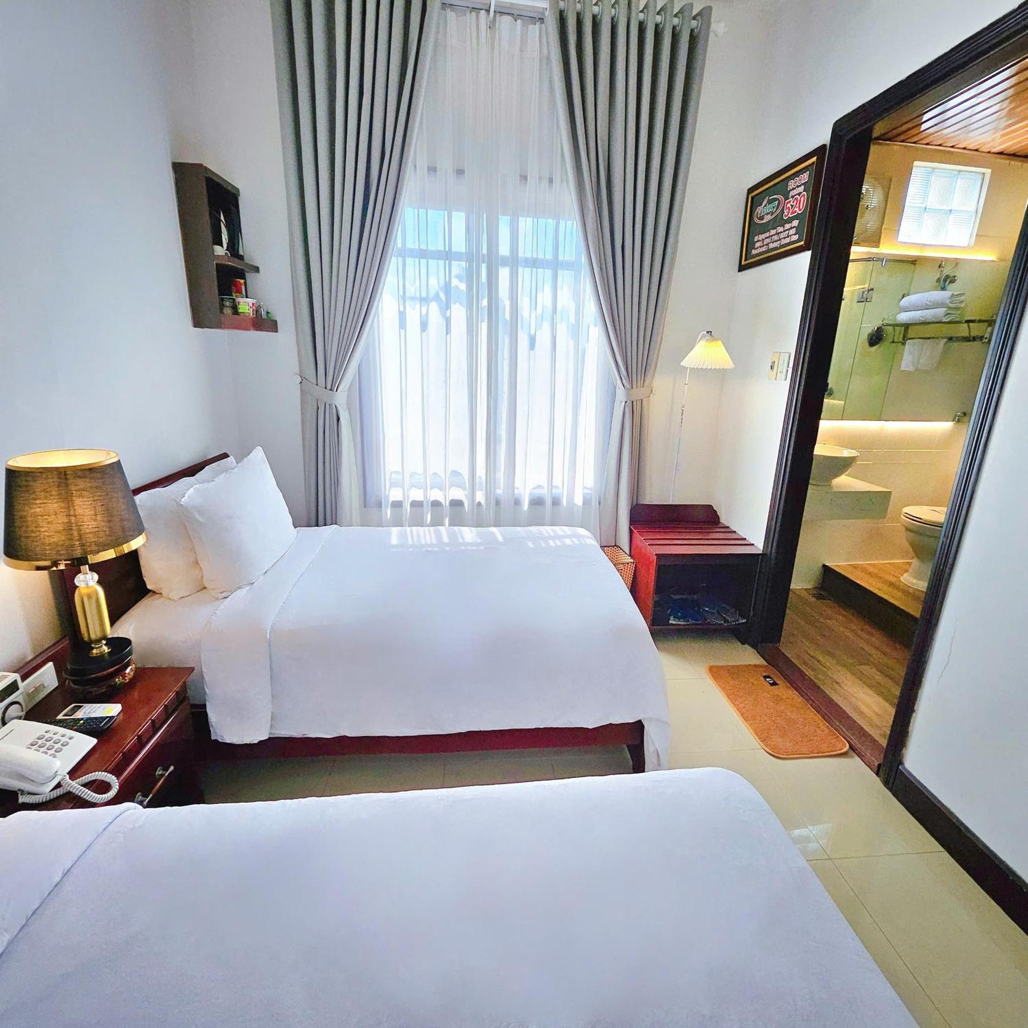 Victory Hotel Hue Exterior photo