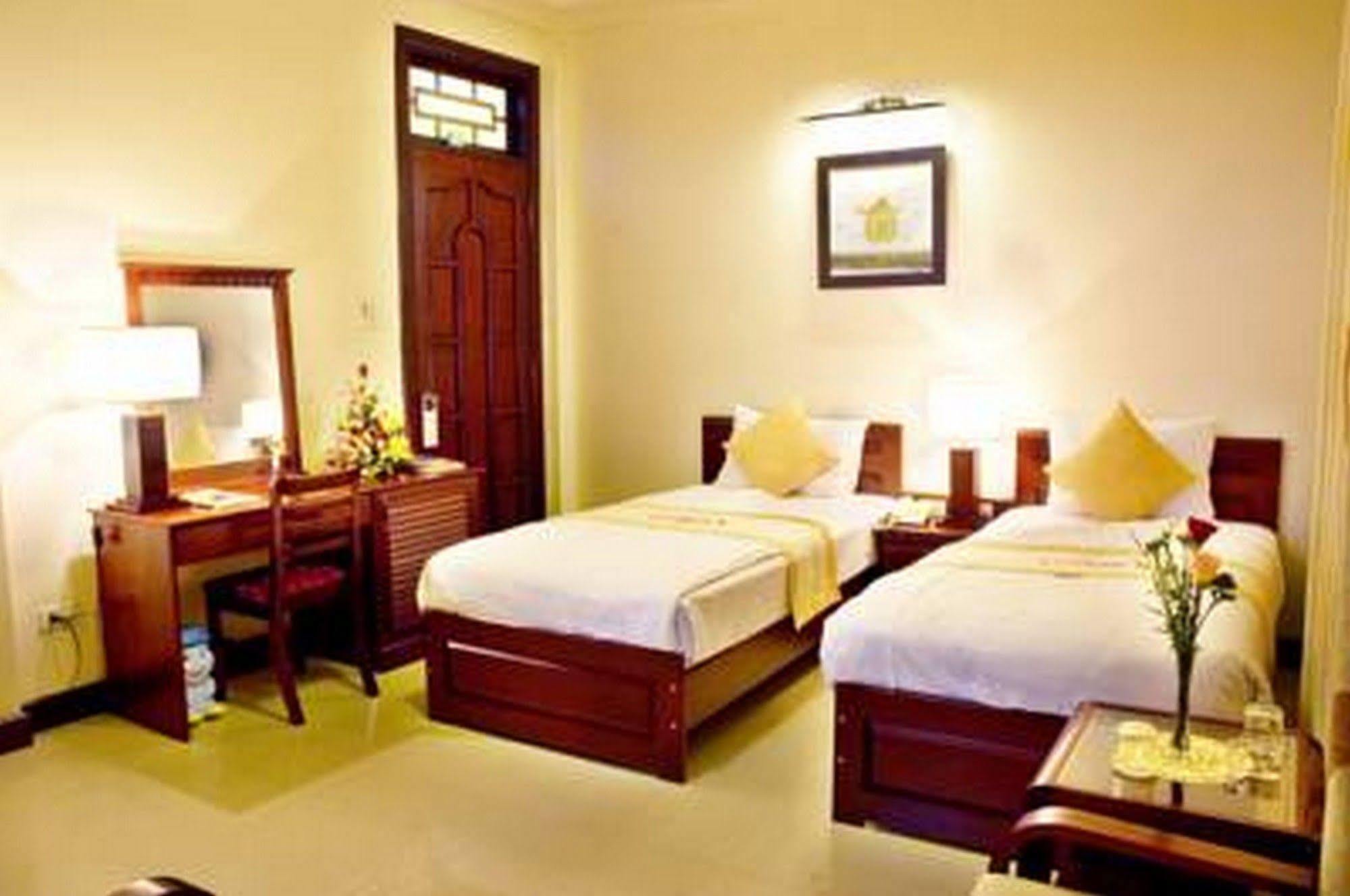 Victory Hotel Hue Exterior photo