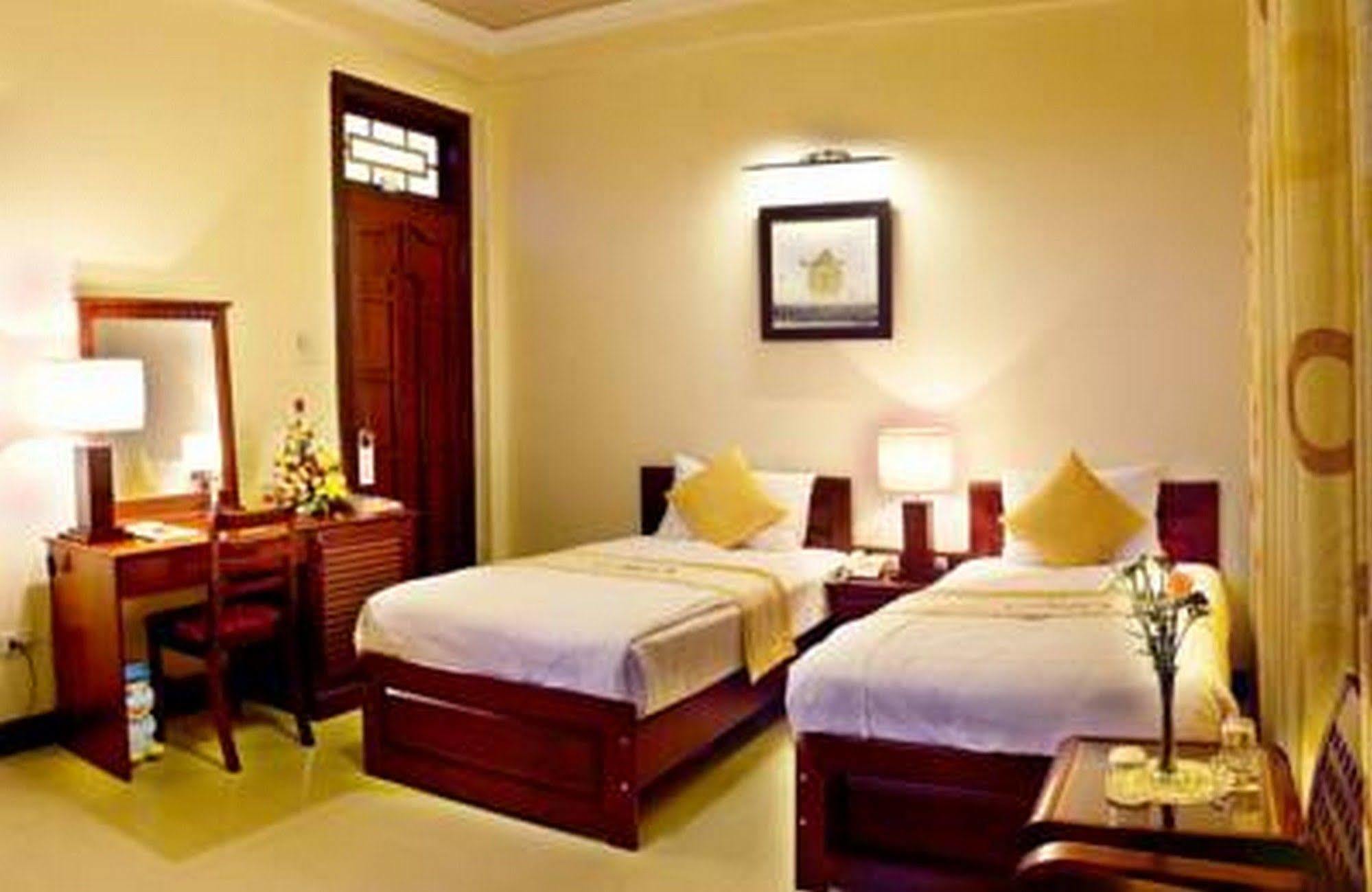 Victory Hotel Hue Exterior photo